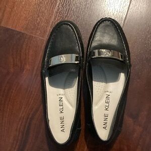 Anne Kline Black with silver, 6MD.